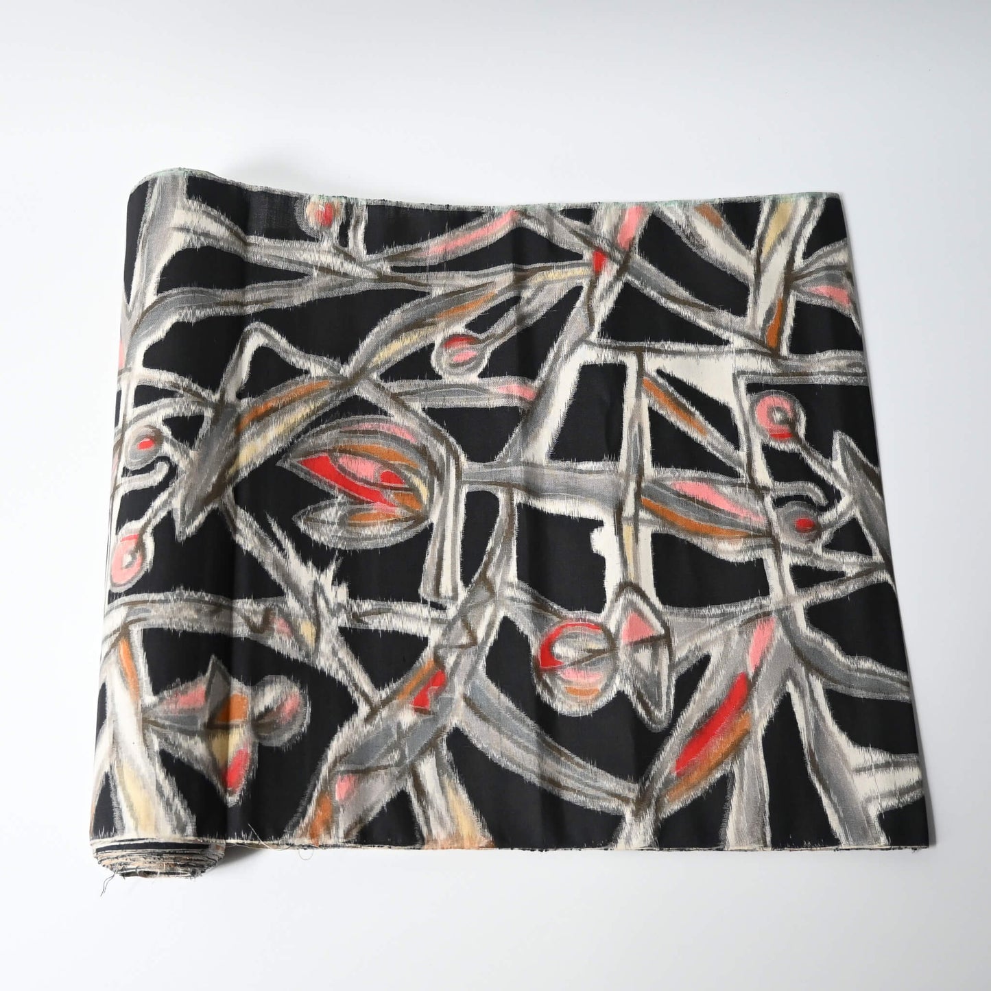 Vintage Japanese Meisen kimono silk fabric roll, rare cubism floral motif from the 20th century.