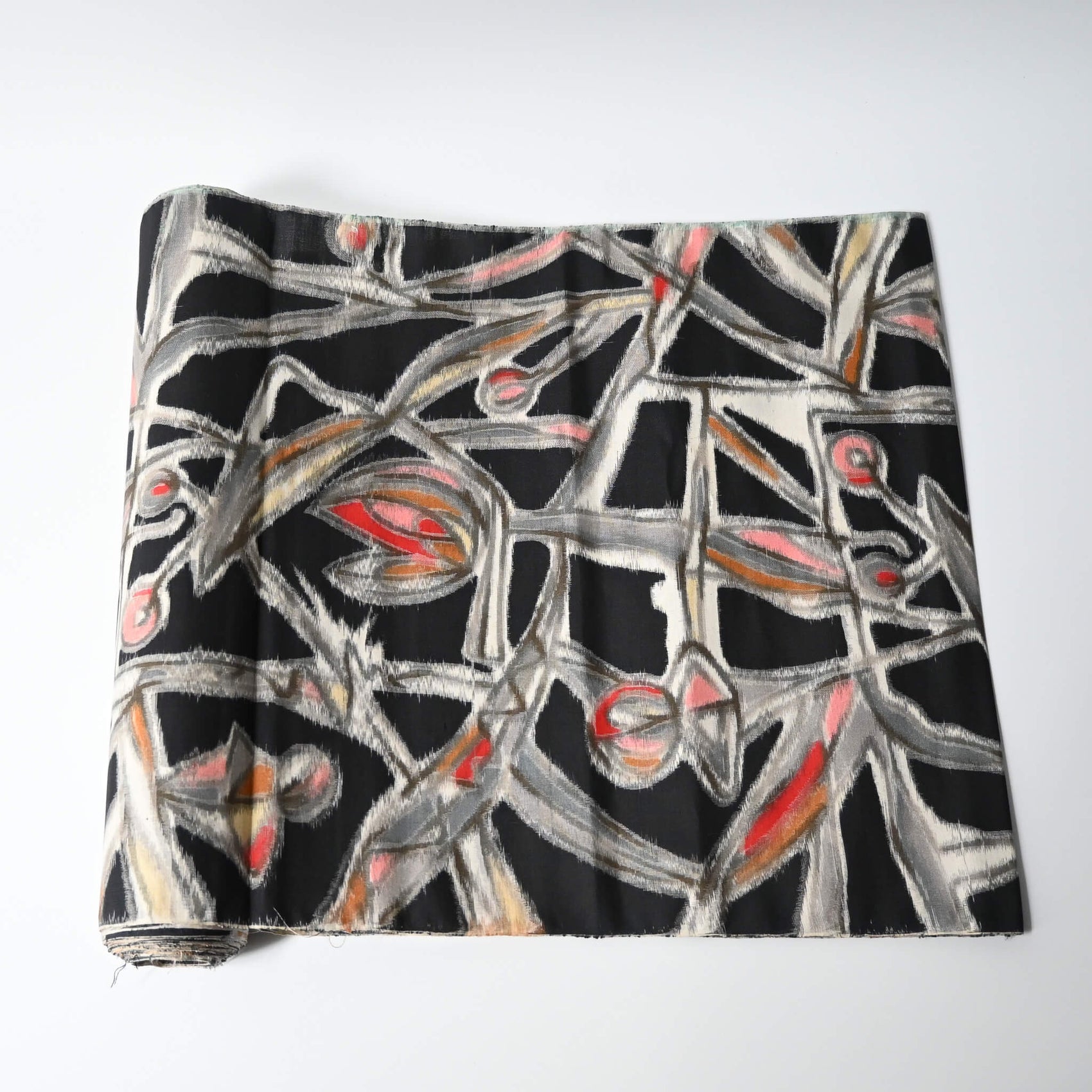 Vintage Japanese Meisen kimono silk fabric roll, rare cubism floral motif from the 20th century.