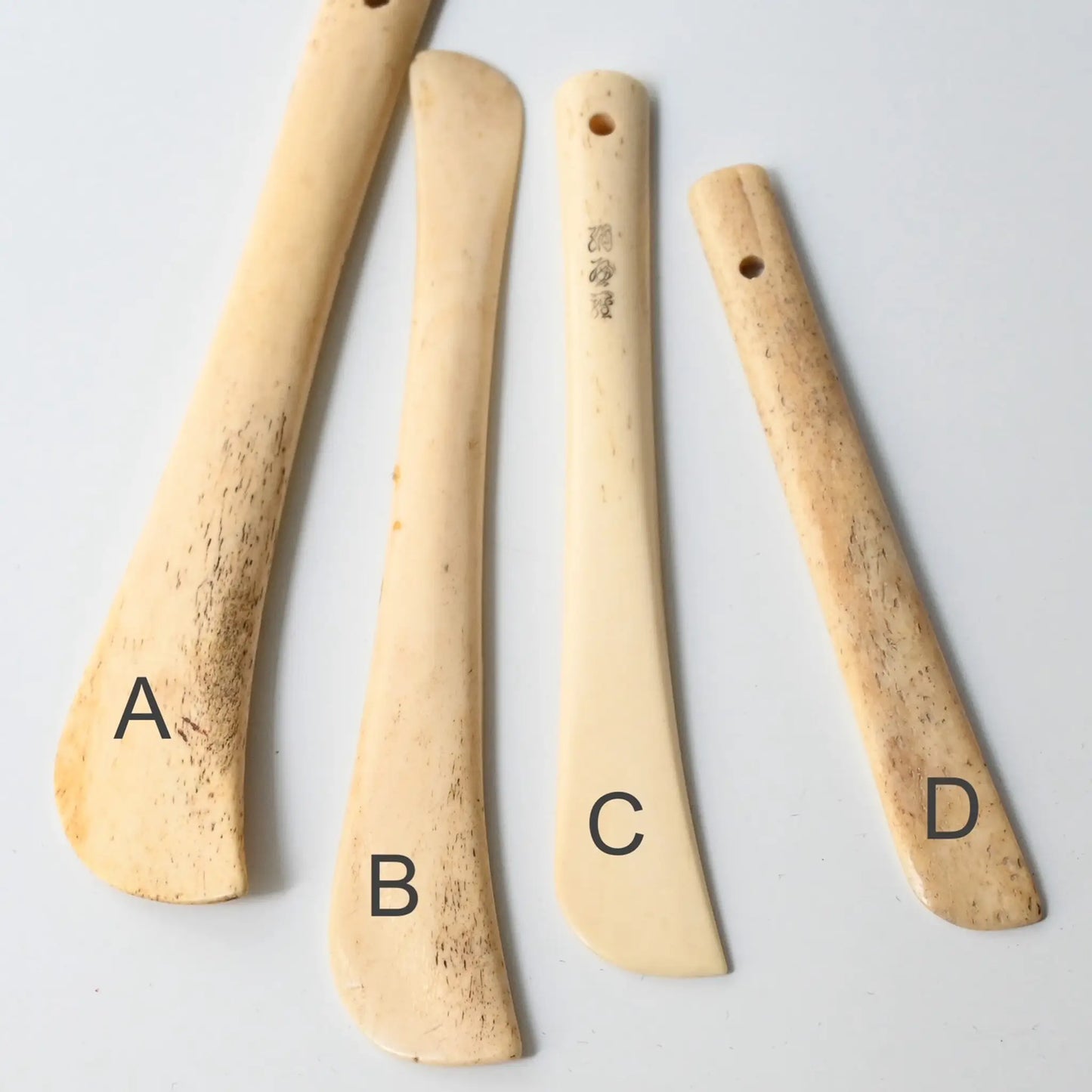 Vintage Japanese Hera marker made of bone from the mid-20th century.