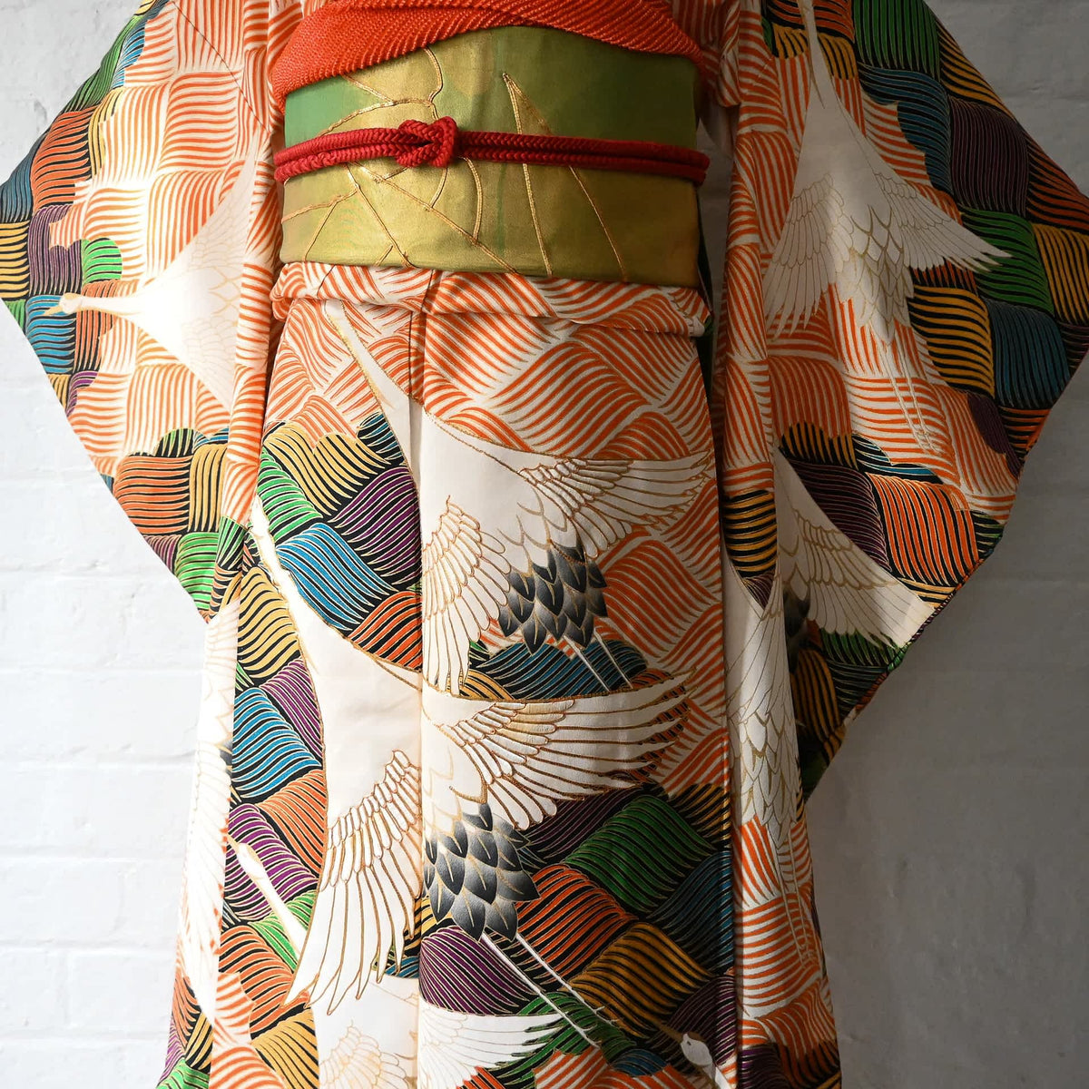Vintage Japanese women's long-sleeved formal kimono Furisode, cranes are flying in.