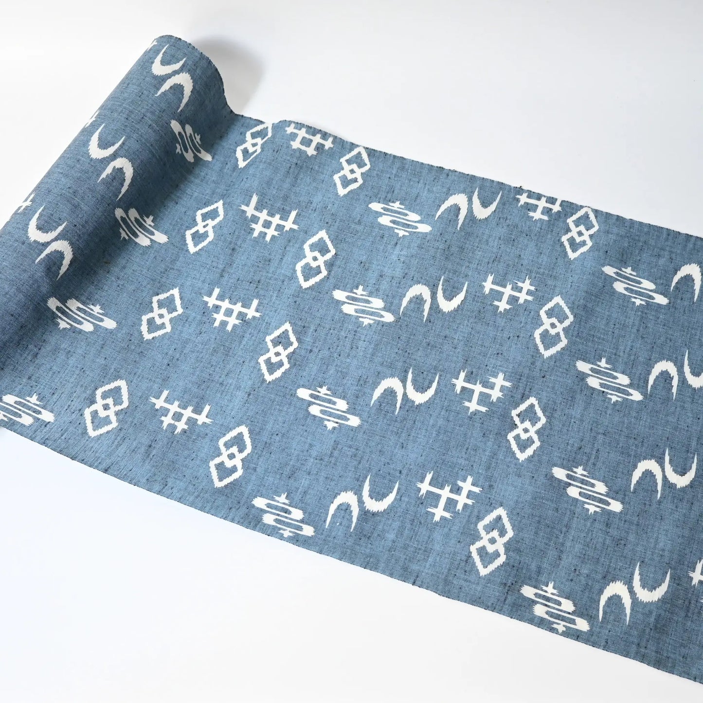 Vintage Japanese tsumugi cotton fabric roll for a summer casual kimono yukata, soft grey blue tone.
