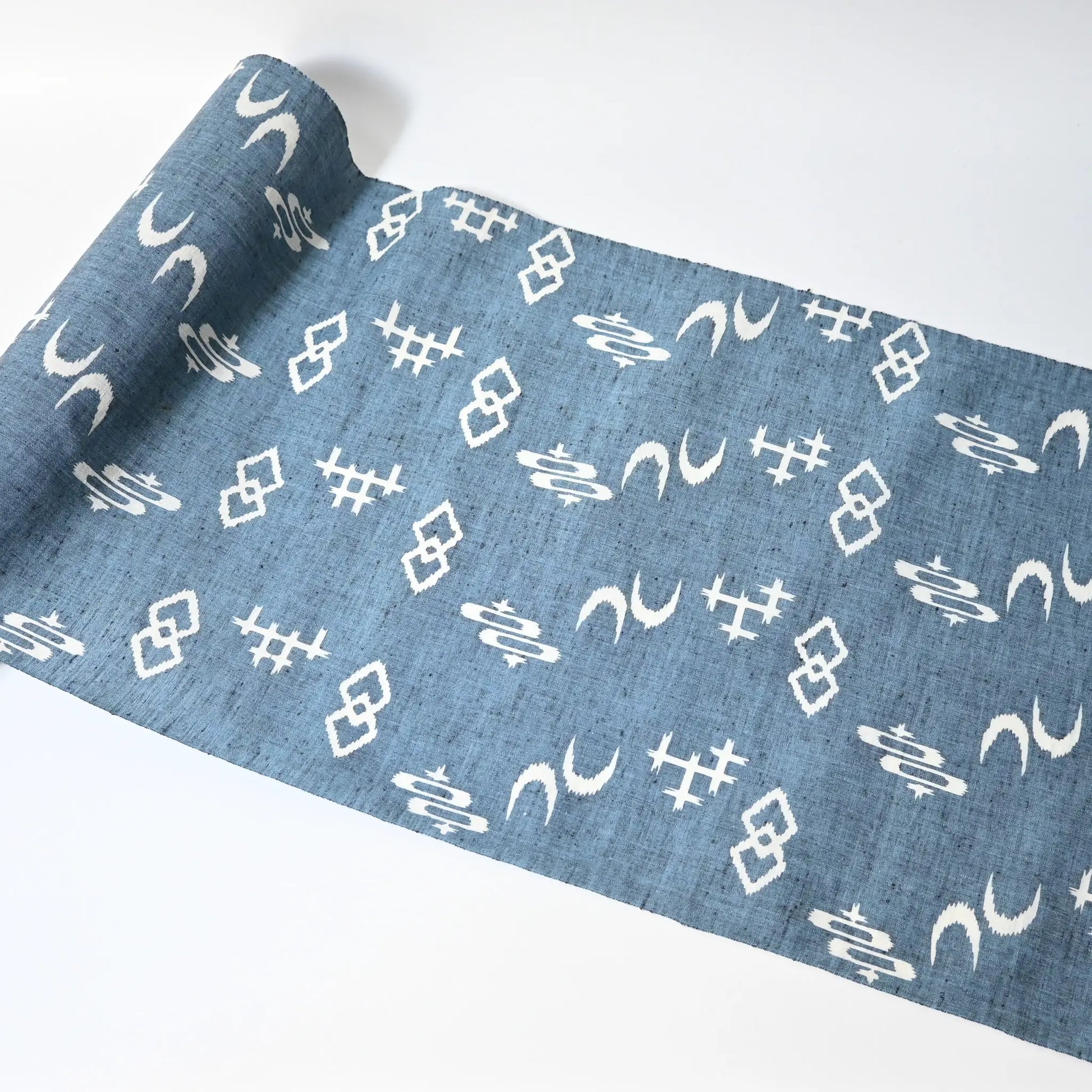 Vintage Japanese tsumugi cotton fabric roll for a summer casual kimono yukata, soft grey blue tone.