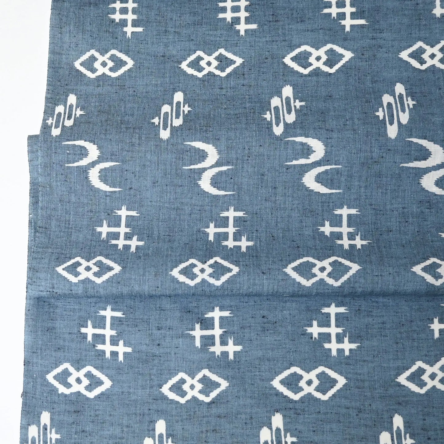 Vintage Japanese tsumugi cotton fabric roll for a summer casual kimono yukata, soft grey blue tone.