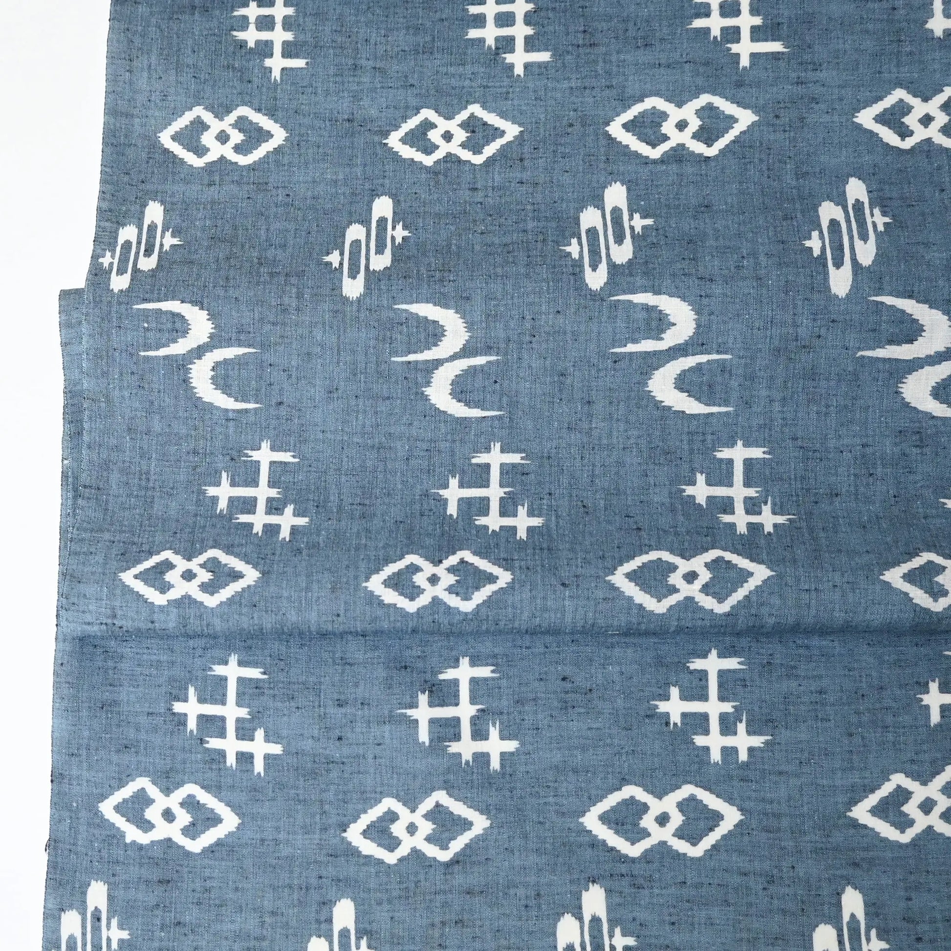 Vintage Japanese tsumugi cotton fabric roll for a summer casual kimono yukata, soft grey blue tone.