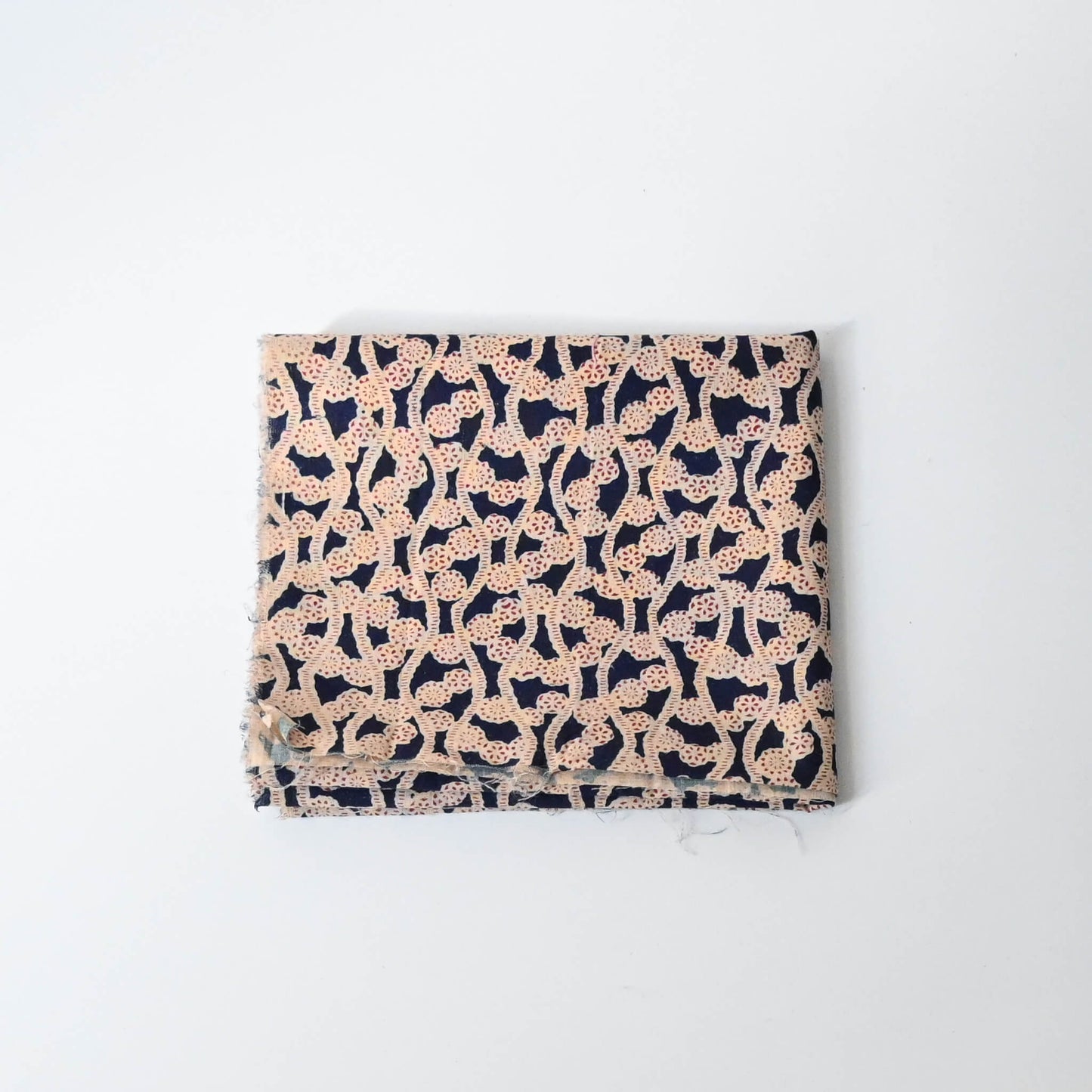 Vintage Japanese wasarasa cotton fragment with Tatewaku floral motif.