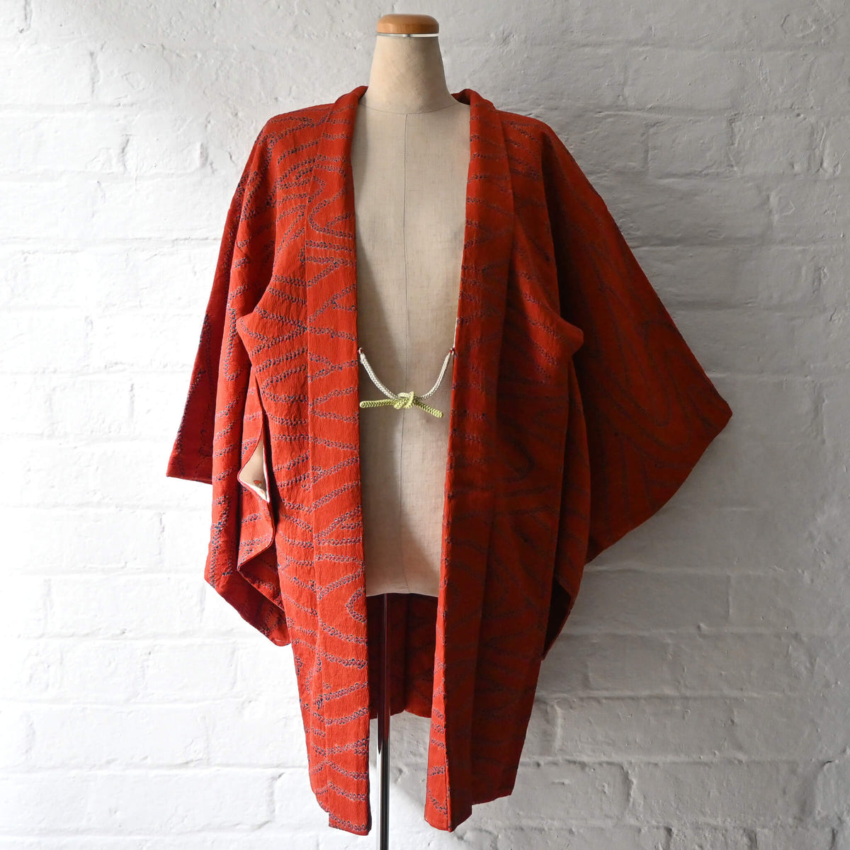 Vintage women’s burnt orange silk shibori haori with organic line motifs in deep blue.